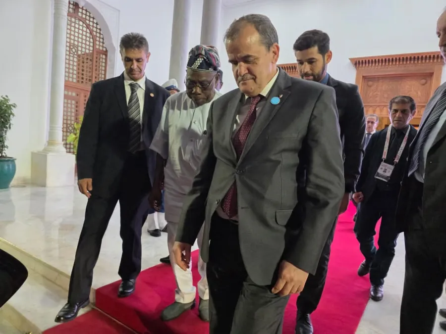 أوباسانجو يغادر الجزائر بعد نجاح فعاليات المعرض الإفريقي للتجارة البينية 2025