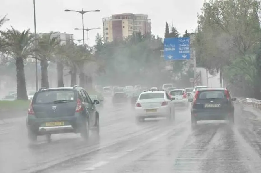 نشرية خاصة.. أمطار غزيرة ورعود تشمل أكثر من عشرين ولاية