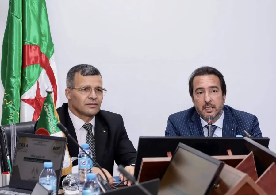 لقاء تشاوري بين وكالة ترقية الاستثمار ومجلس التجديد الاقتصادي 