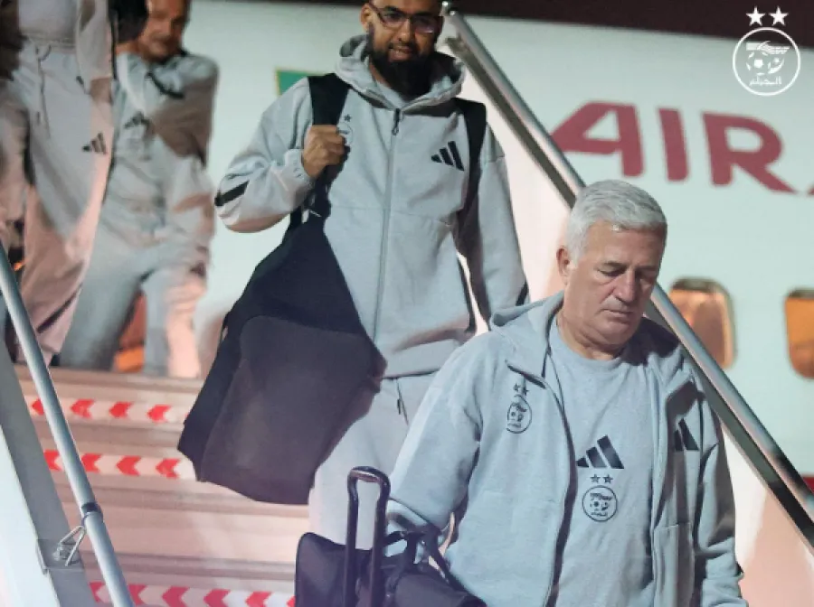 بالصور.. بعثة منتخب الجزائر تصل إلى السعودية للدخول في تربص تحضري  