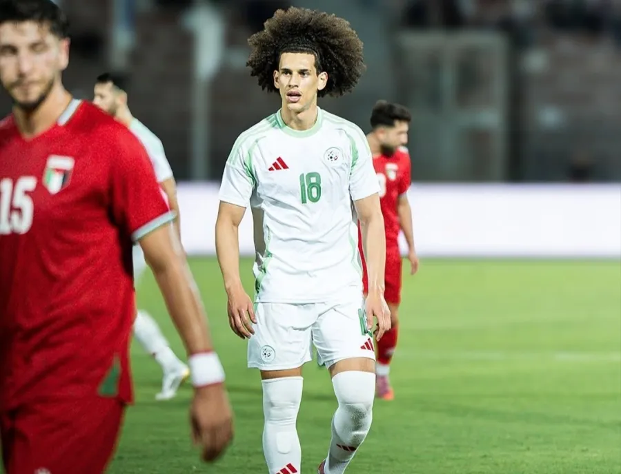 ريان قلي يوضح بشأن حذفه صوره بقميص منتخب الجزائر! 